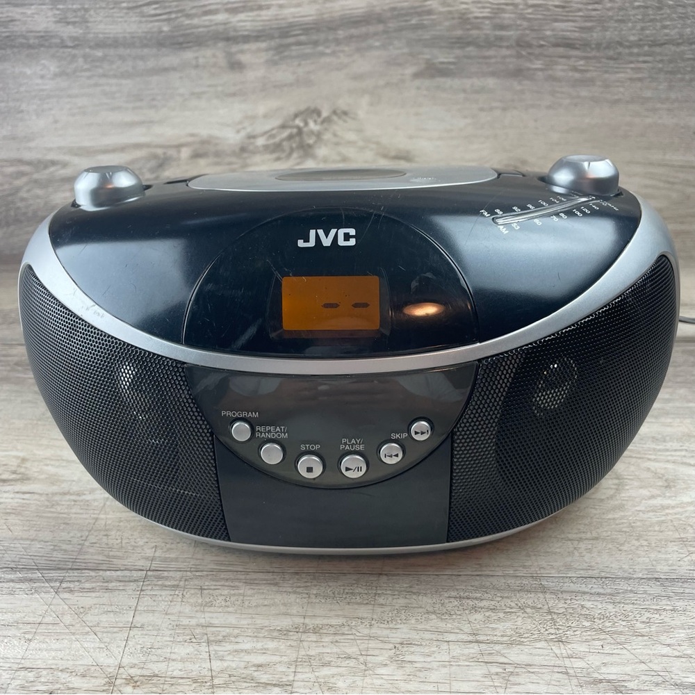JVC Radio CD Player FM Radio Aux In Black Boombox RD-EZ11